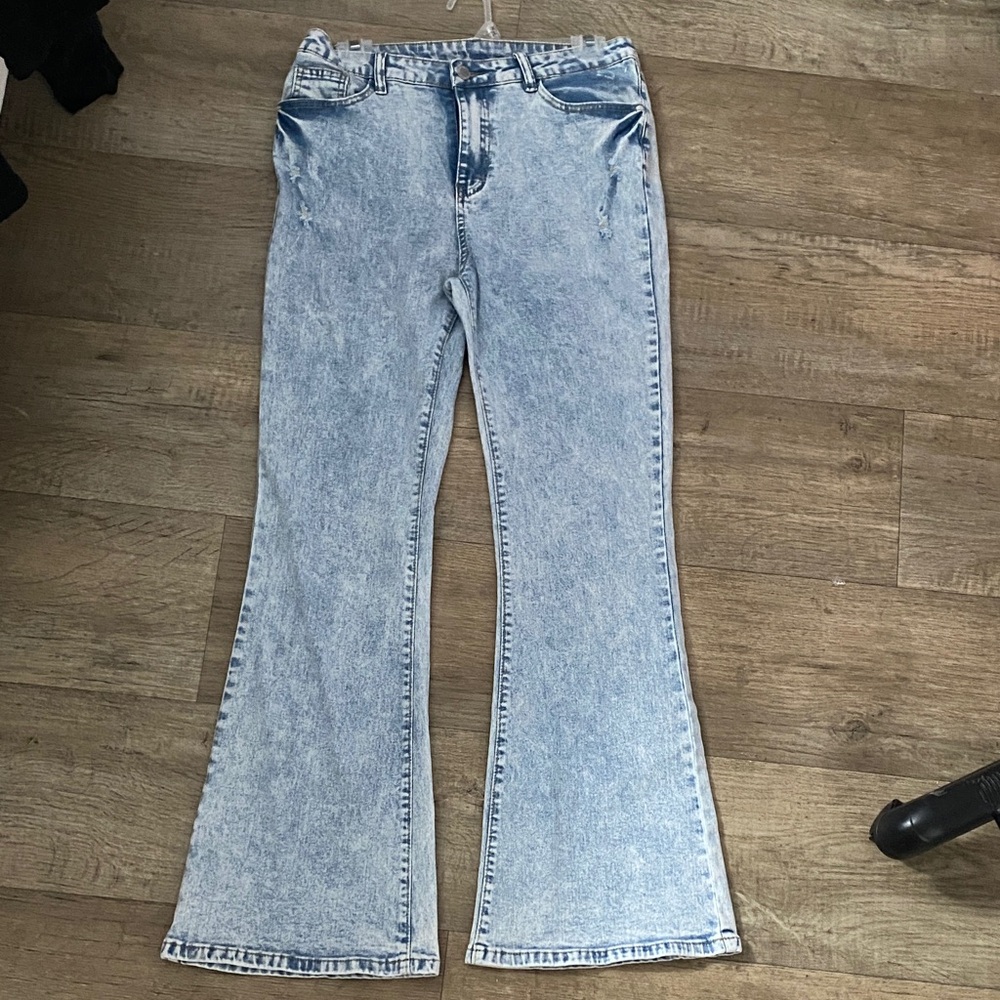 SHEIN Light Wash Flare Jeans